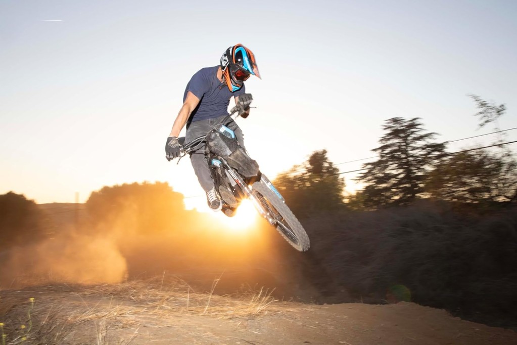 Electric Dirt Bike Stage2, M1 V2 Electric Dirt Bike E Moto, 6000W (Peak) Brushless Up to 47 MPH, 3 Speed High Output Controller, 40+ Mile Range – photo 3 of 3