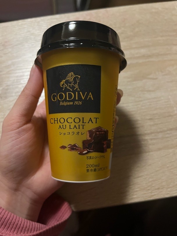 They had chocolat au lait and cafe moca.