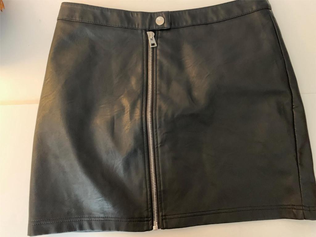 TOPSHOP black pleather Zip front Short skit Womens US 12