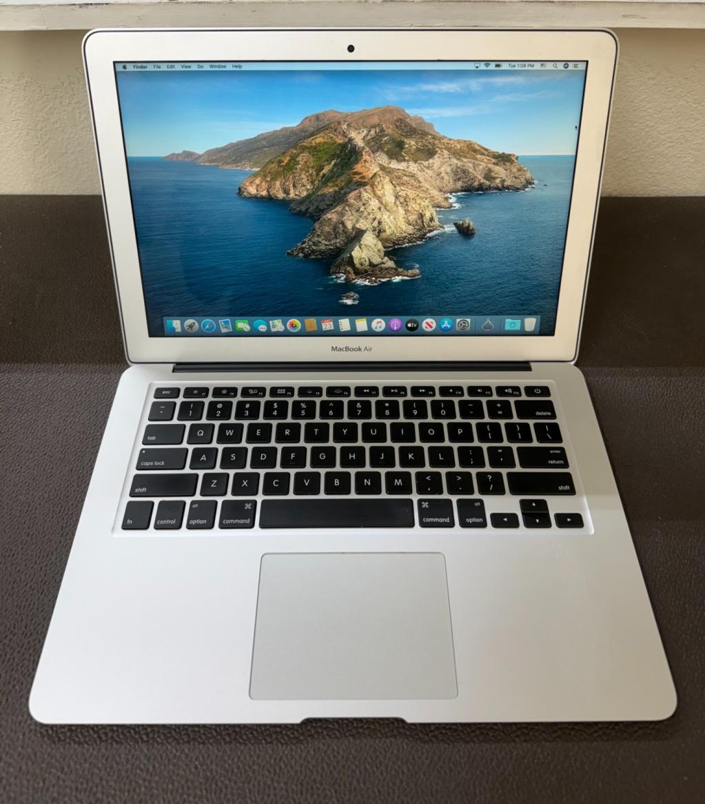 Apple MacBook Air 13.3 in (128GB SSD, Intel Core i5 5th. Gen., 1.6GHz, 8GB RAM)