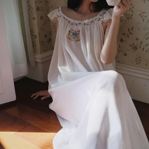 French Romantic And Elegant Nightdress With Three-dimensional Embroidery
