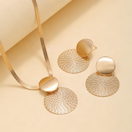 Wide-plate Flat Snake-chain Pendant Clavicle Necklace And Stud Earrings Set