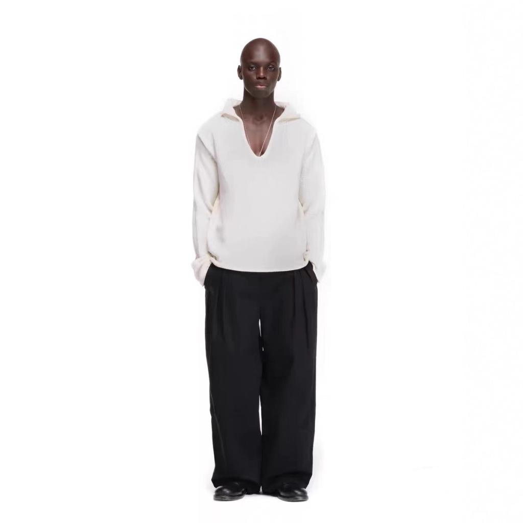 Minimalist Mens Suit In The Old-money Style