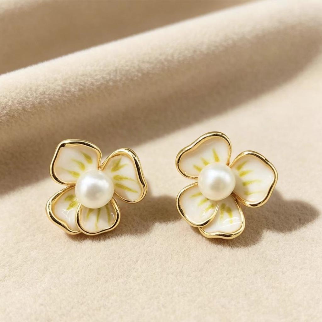 Women's Fashion Versatile Floral Ear Clip