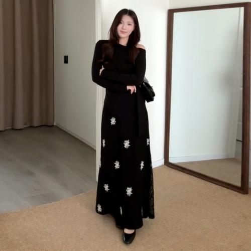 Off-Shoulder Long-Sleeve T-Shirt And Printed Skirt Womens Set