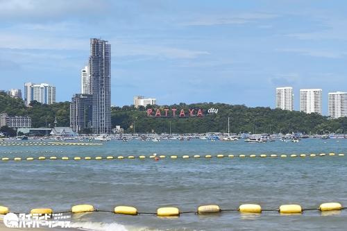 水路に流されたって、信じられない… パタヤ豪雨で外国人男性が水路に流され行方不明、2人救助…
