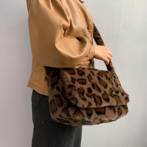 2026 New Leopard Print Plush Crossbody Bag Women's Korean Version Fashionable Faux Fur Large Capa…