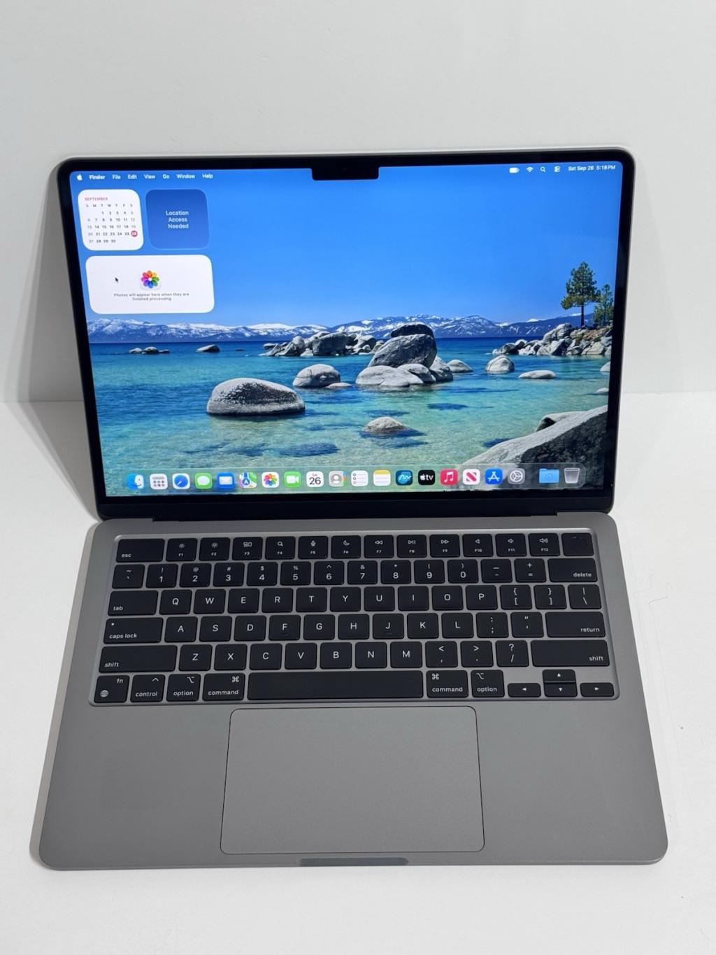 Apple MacBook Air 13.6" 2022 Apple M2 Space Gray 8GB RAM 256GB SSD