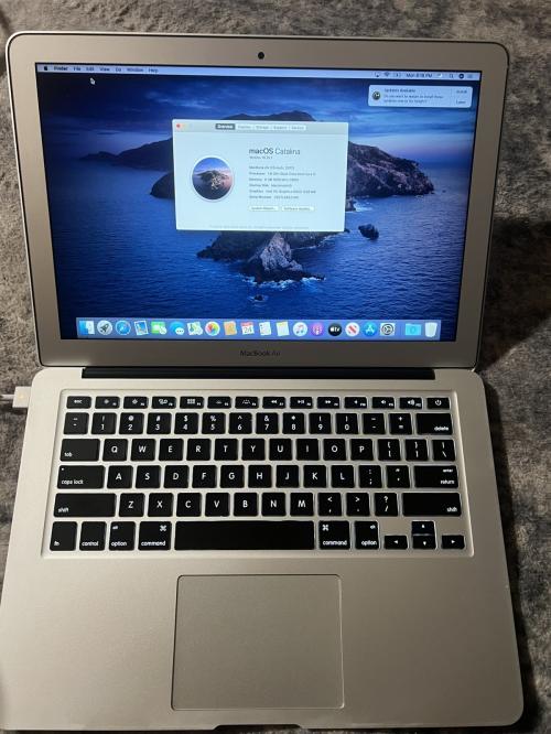 Apple MacBook Air 13.3" (128GB SSD, Intel Core i5 5th Gen., 1.80 GHz, 8GB) 2017