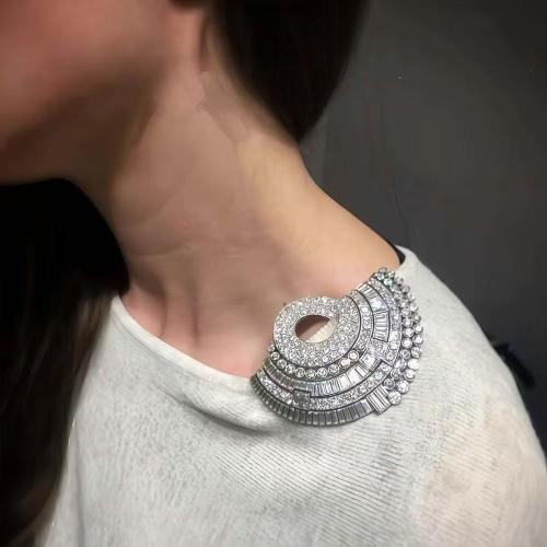 Full-diamond Fan-shaped Neckline Brooch