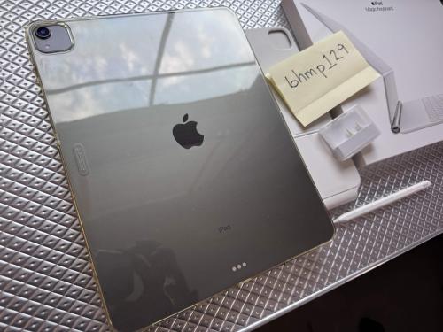 Apple iPad Pro 3rd Gen 256GB, Wi-Fi, 12.9in Gray + Magic Keyboard + Apple Pencil