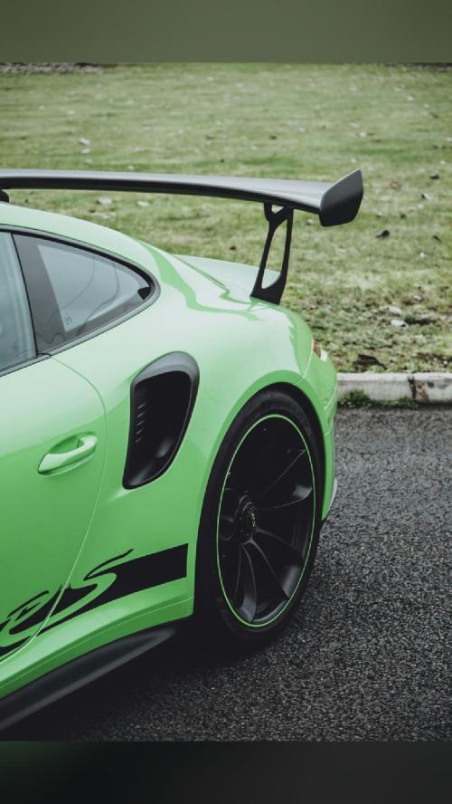 the lines on this 🔥 2023 Porsche 911 GT3 RS 📷 Kai Dewitt · Pexels…