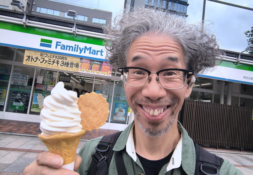 ファミマでソフトクリームは熱い！🍦 ファミマが都内店舗限定でソフトクリームの販売を開始していた！