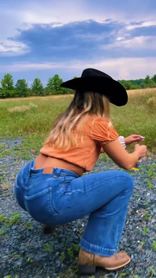 Looking 👀 forward to my 🐮 cowgirl party 🎉